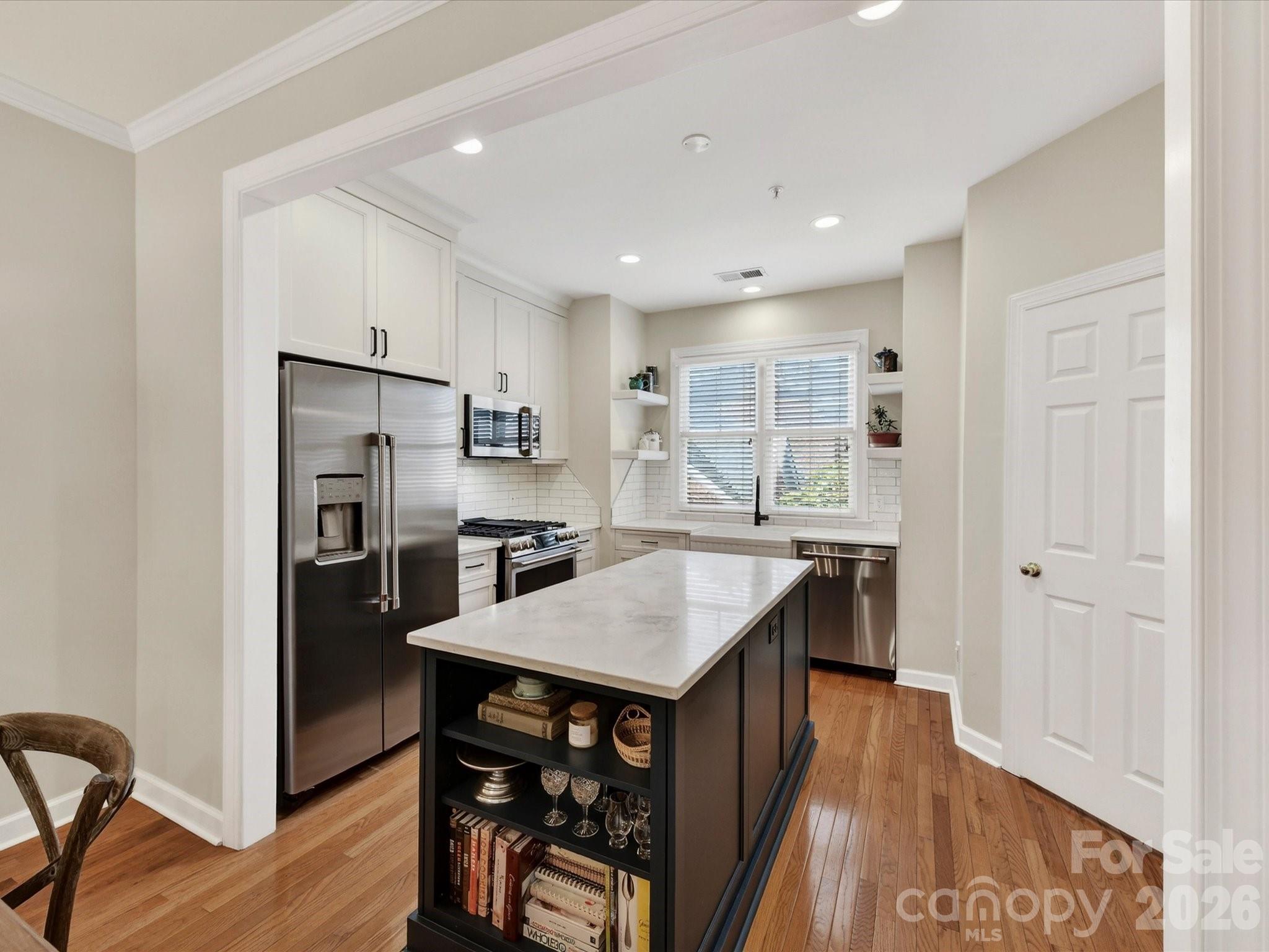 4916 S Hill View Drive — Charlotte