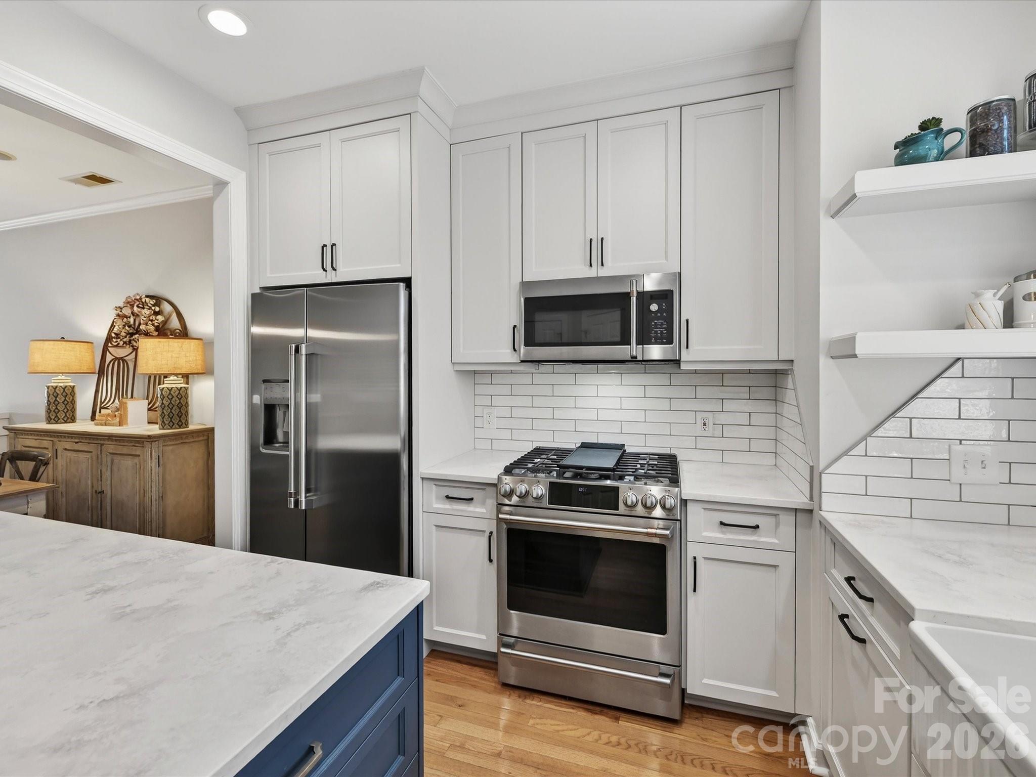 4916 S Hill View Drive — Charlotte