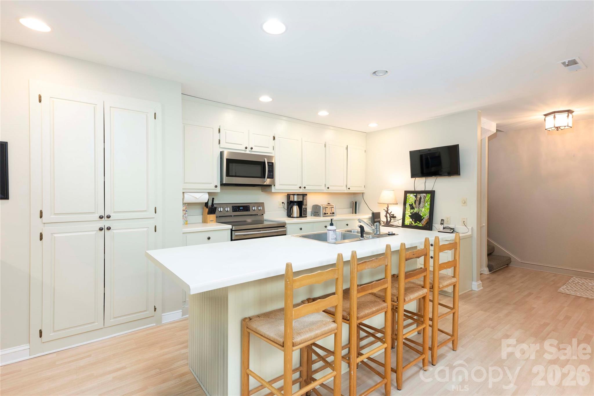 24 E Toxaway Shores Road #20 — Lake Toxaway