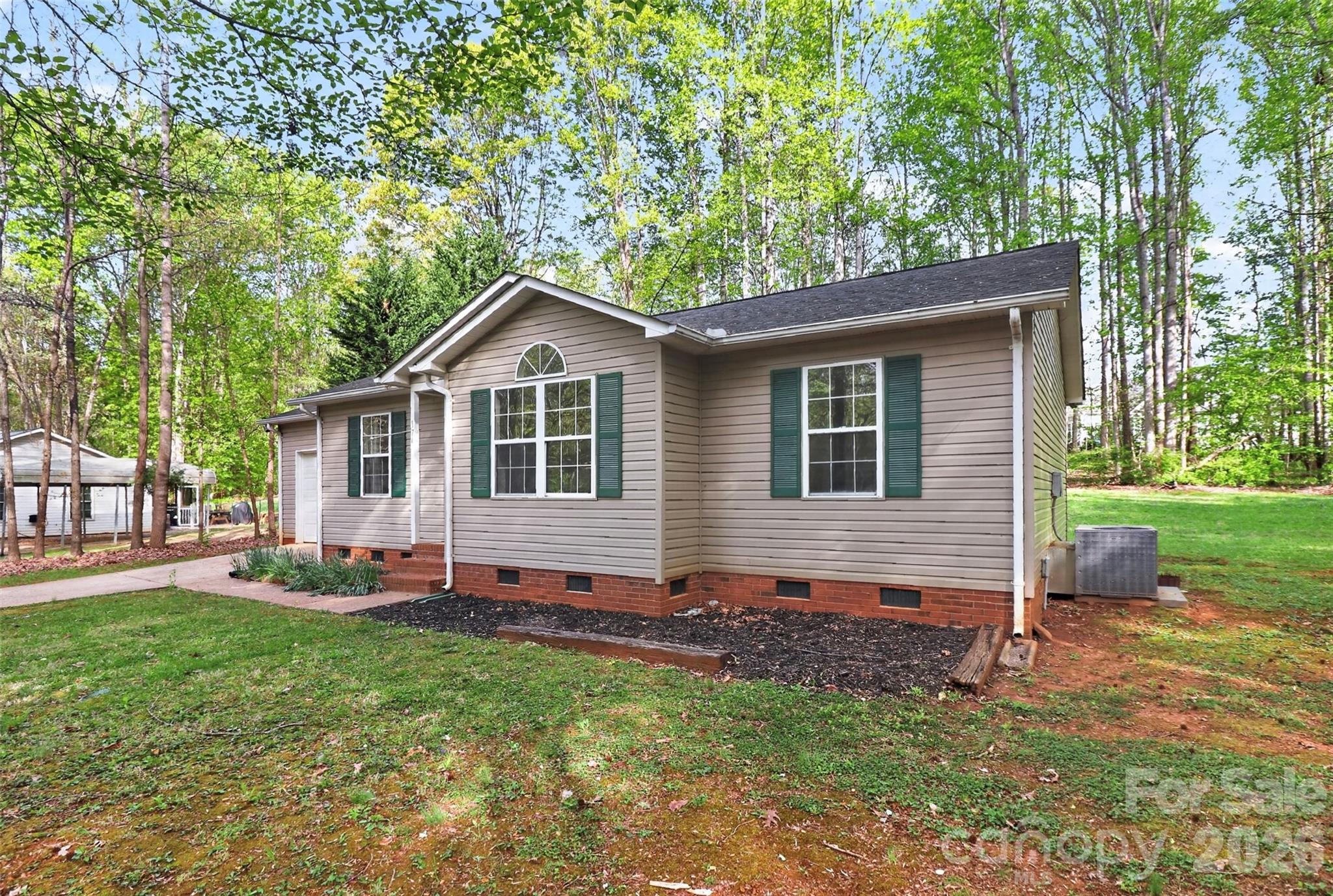 174 Overcreek Road — Mooresville