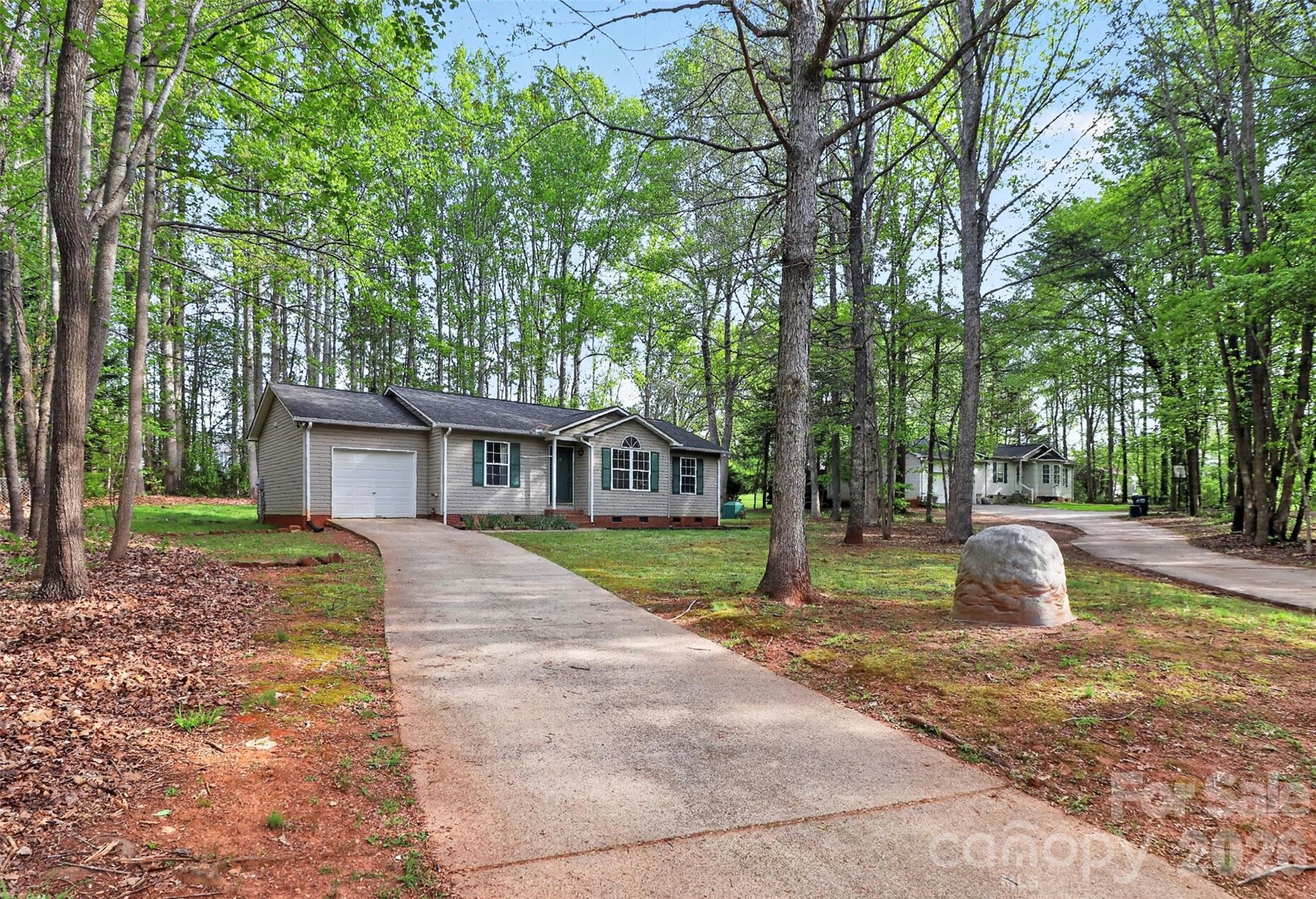 174 Overcreek Road — Mooresville