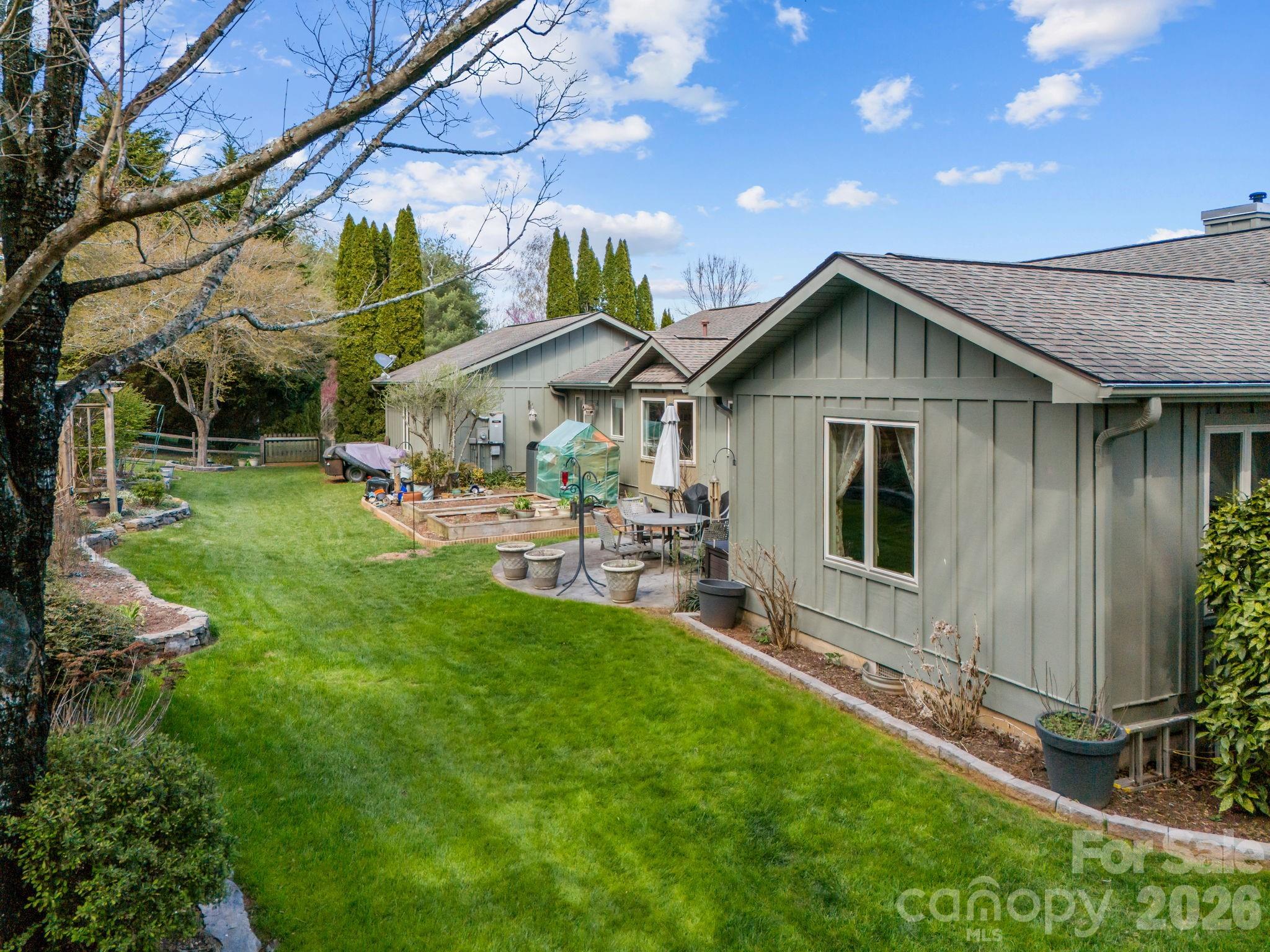 1531 Old Town Way — Hendersonville