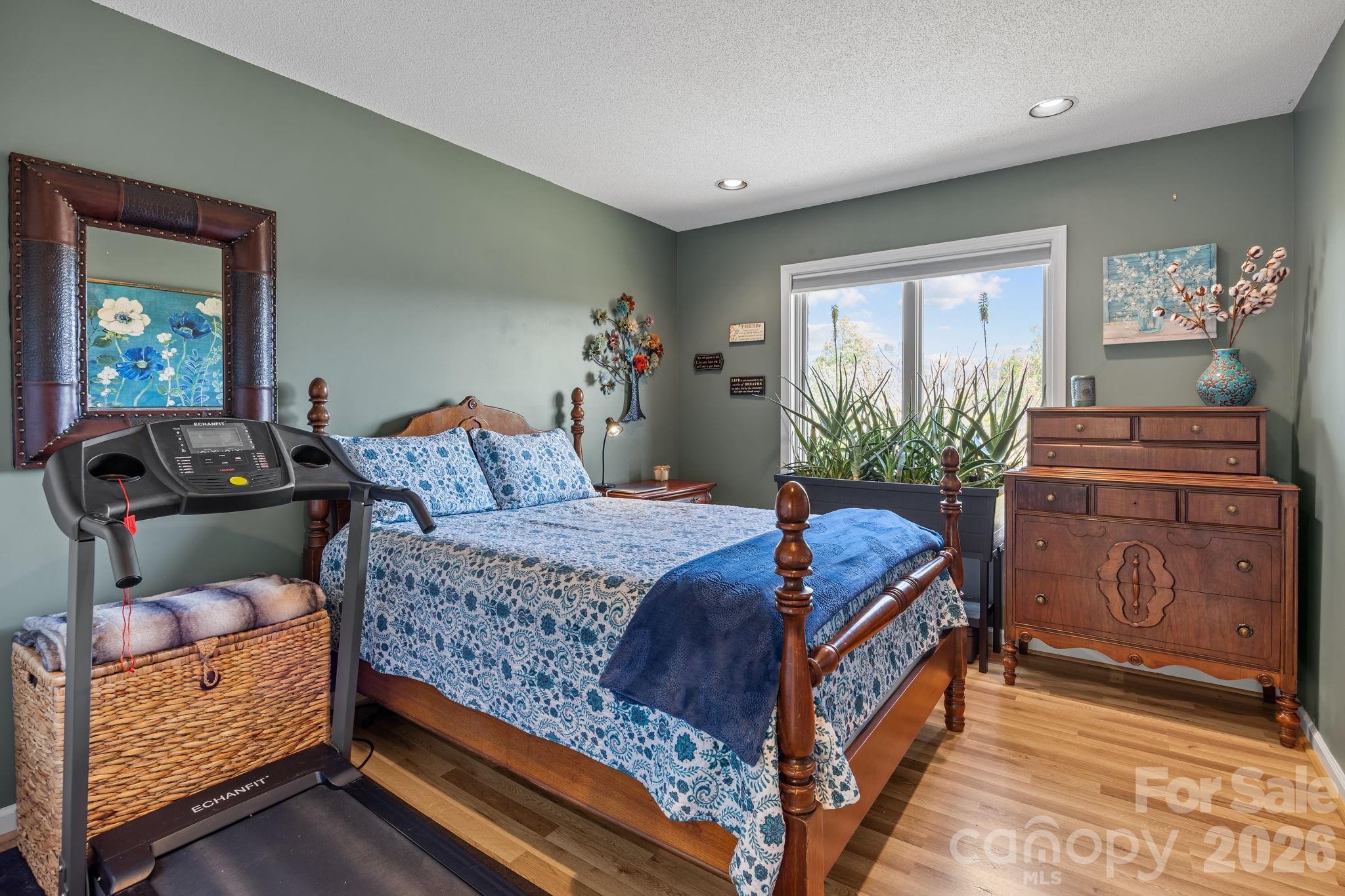1531 Old Town Way — Hendersonville