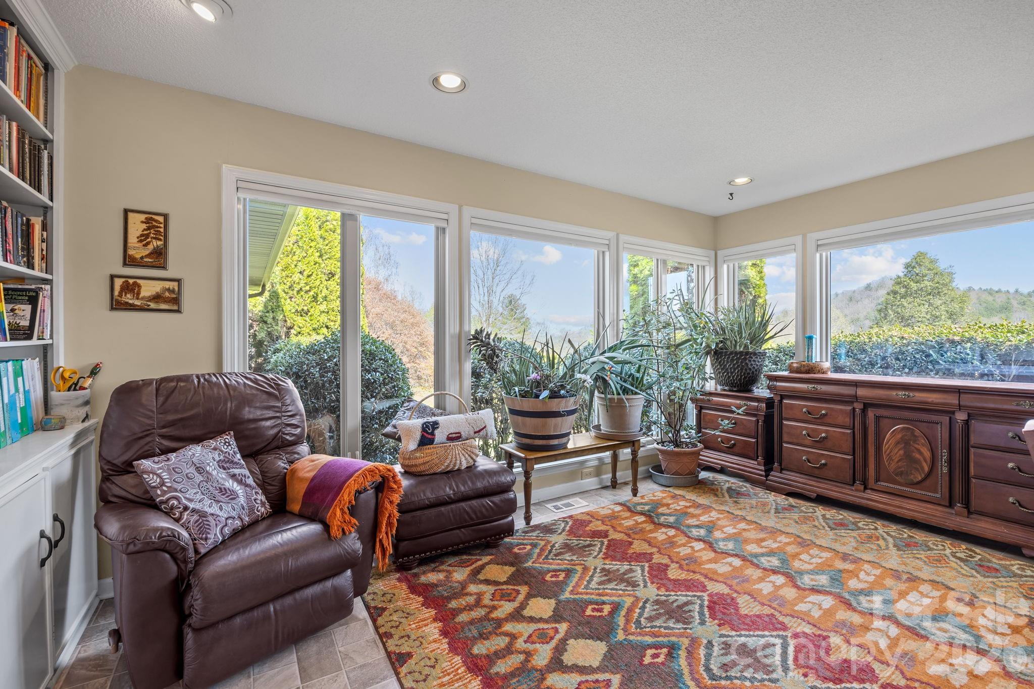 1531 Old Town Way — Hendersonville