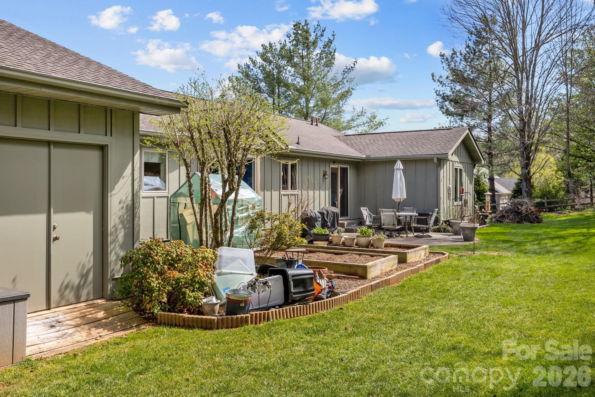 1531 Old Town Way — Hendersonville