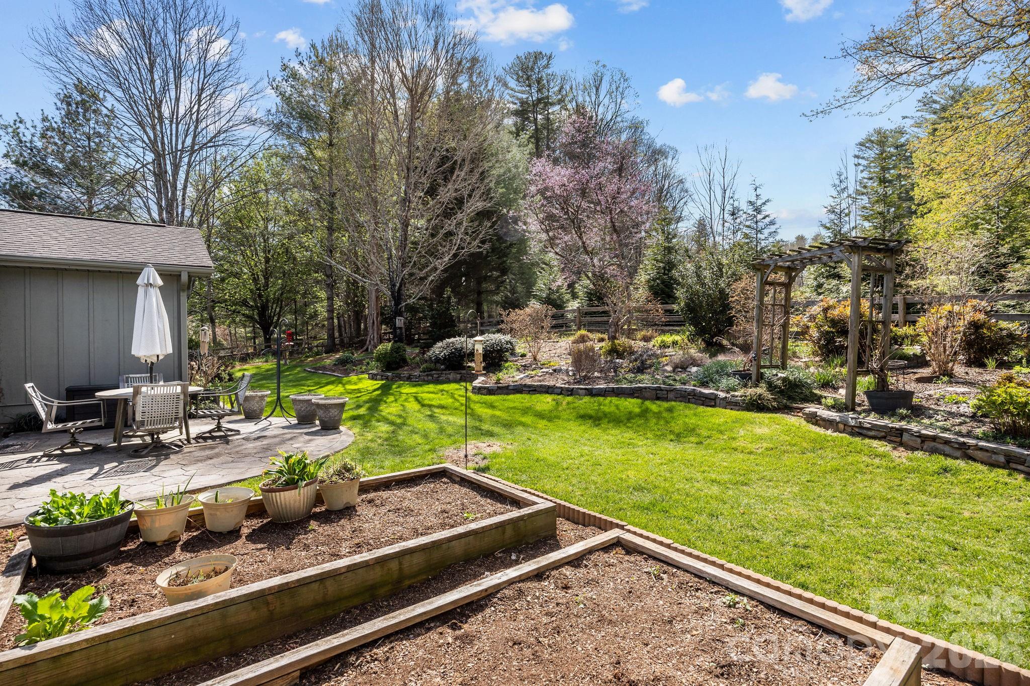 1531 Old Town Way — Hendersonville