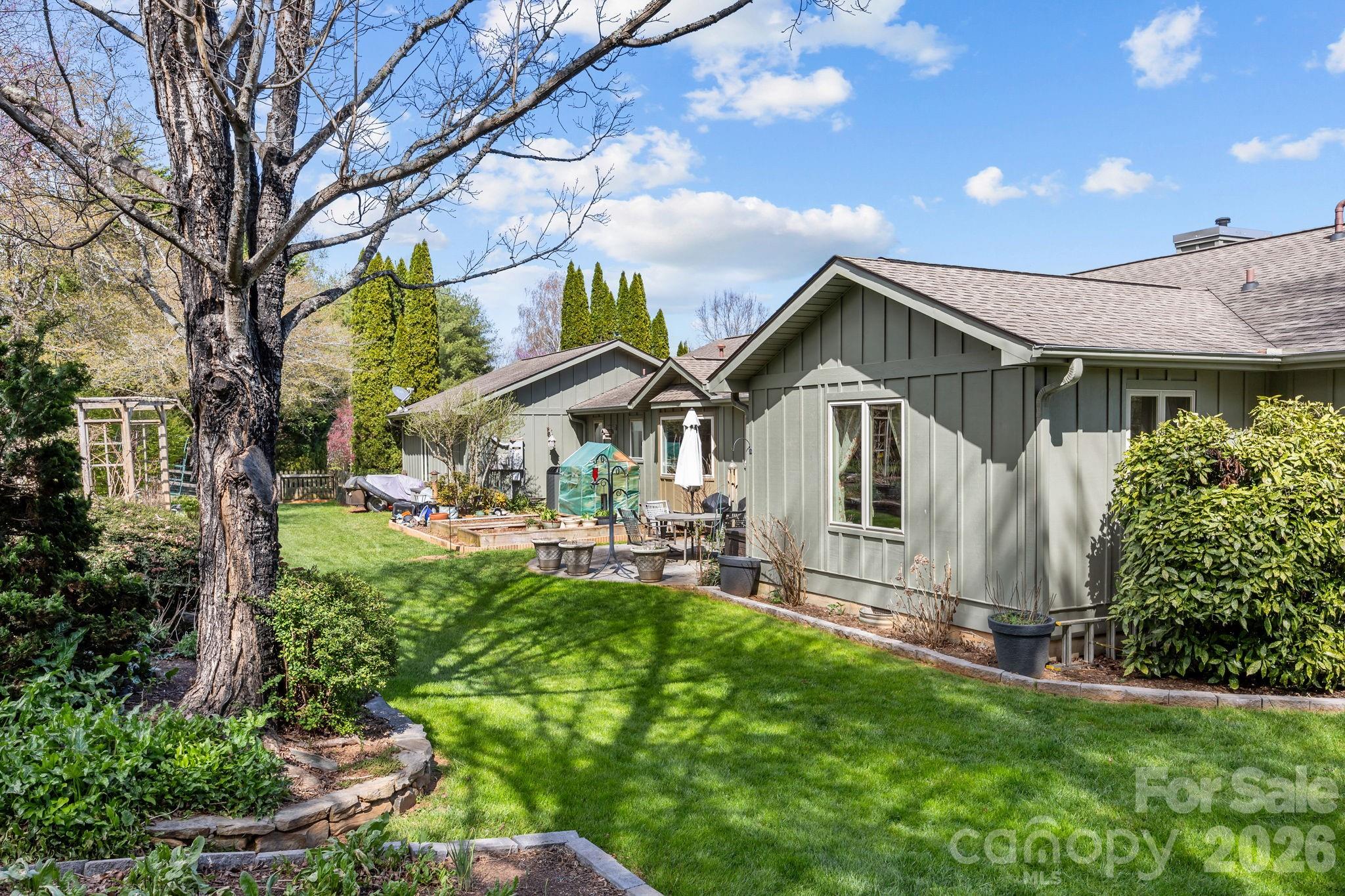 1531 Old Town Way — Hendersonville
