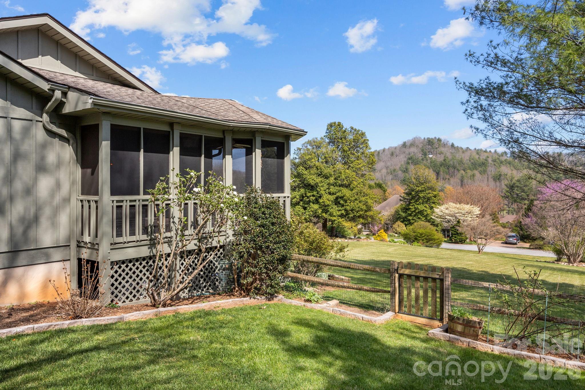 1531 Old Town Way — Hendersonville
