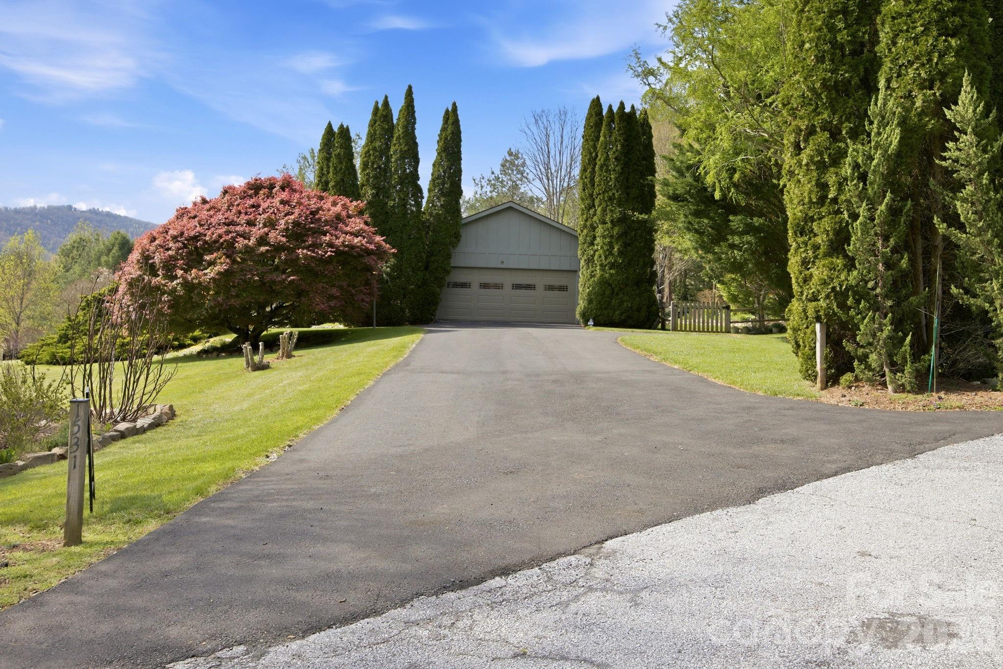 1531 Old Town Way — Hendersonville