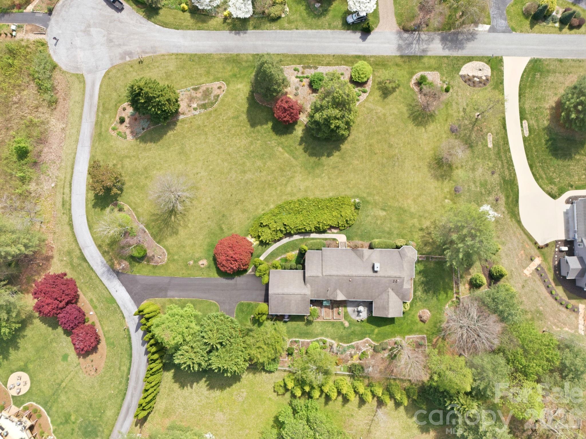 1531 Old Town Way — Hendersonville