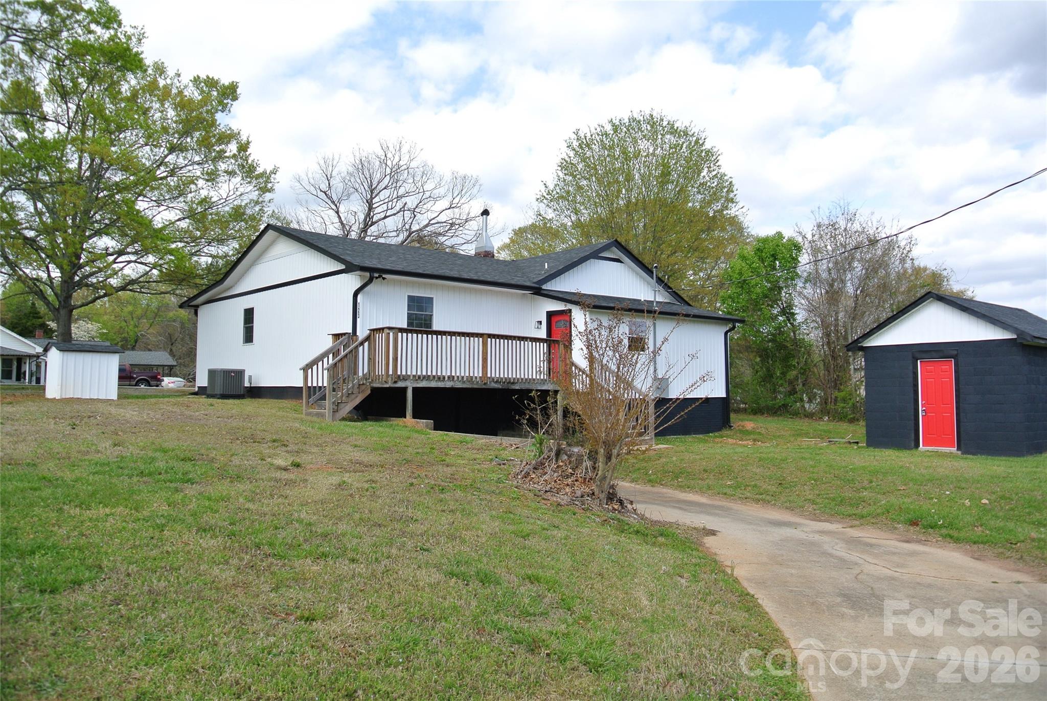123 Moore Road — Ellenboro