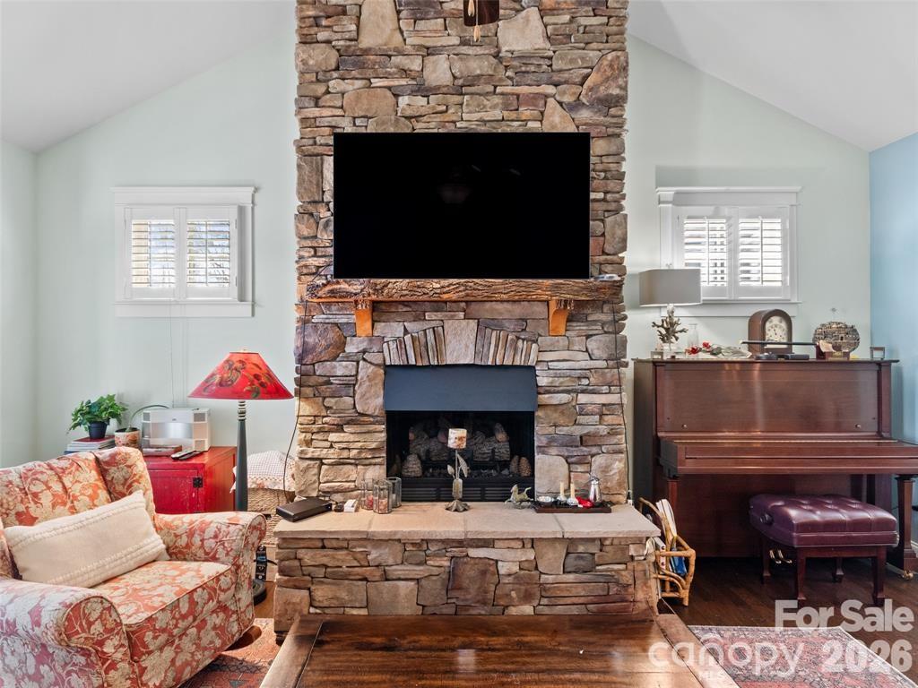 22 S Kaufman Stone Way — Biltmore Lake
