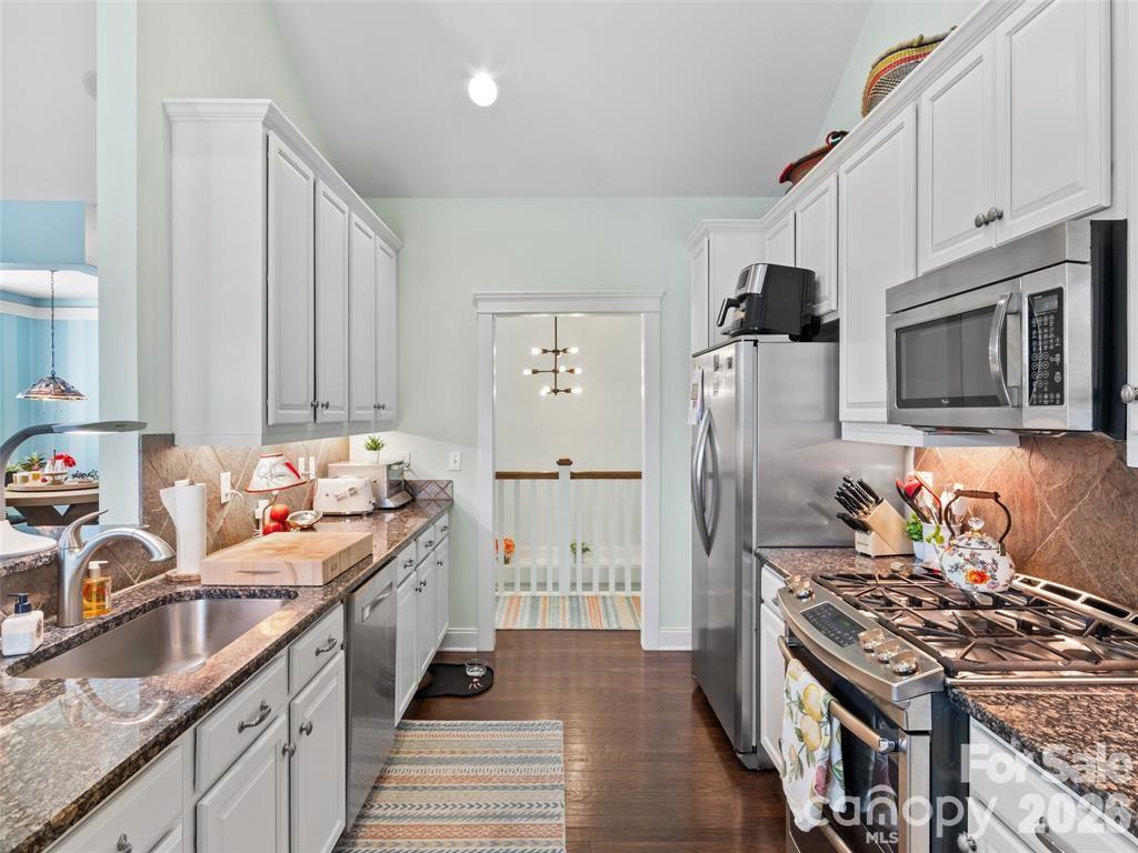 22 S Kaufman Stone Way — Biltmore Lake