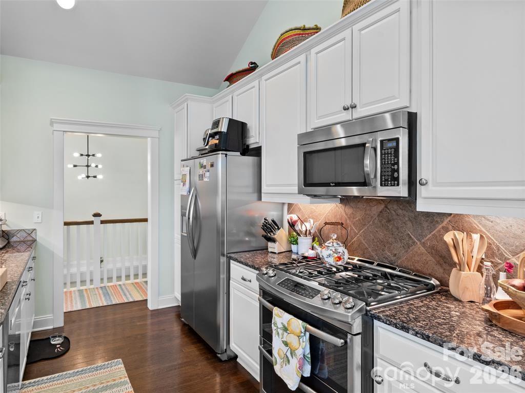 22 S Kaufman Stone Way — Biltmore Lake