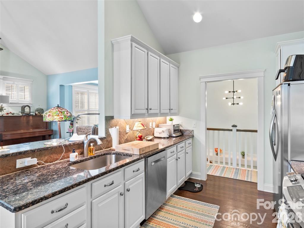 22 S Kaufman Stone Way — Biltmore Lake