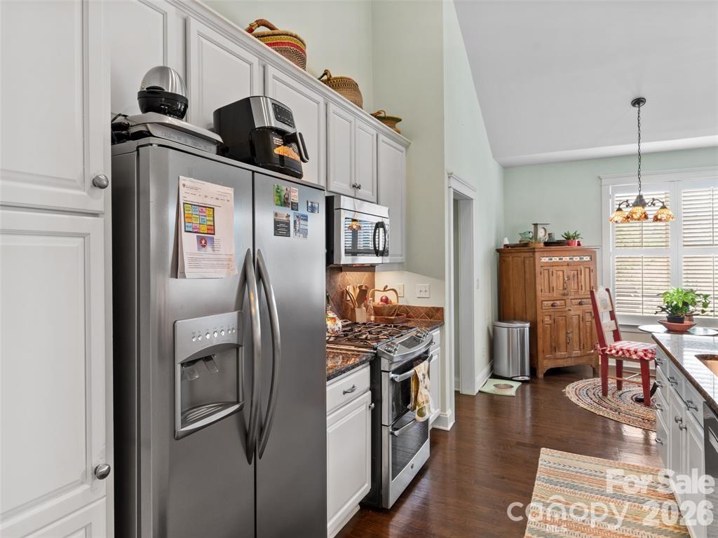 22 S Kaufman Stone Way — Biltmore Lake