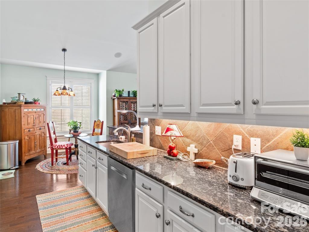 22 S Kaufman Stone Way — Biltmore Lake