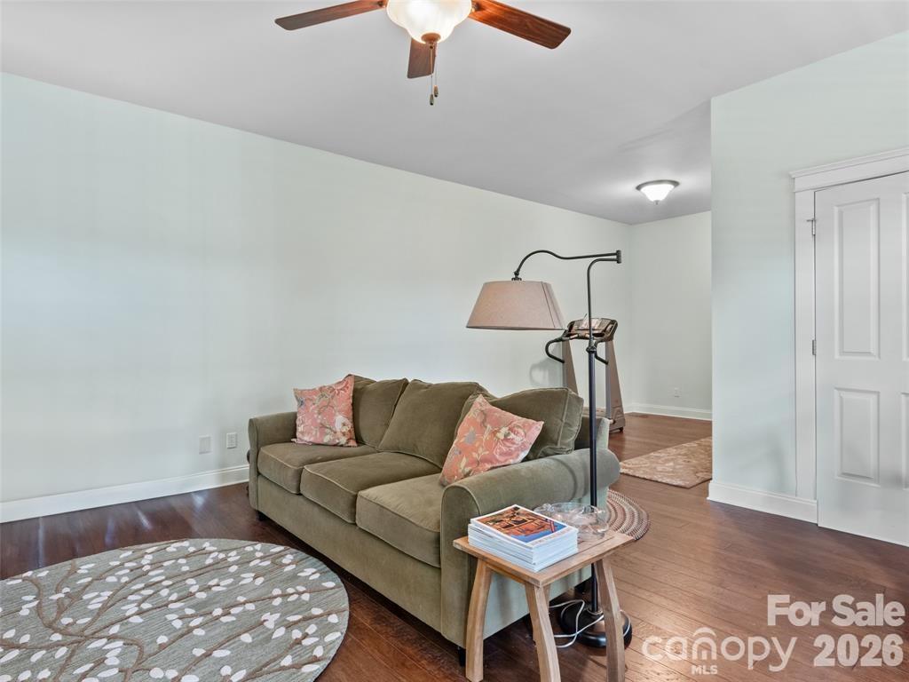 22 S Kaufman Stone Way — Biltmore Lake