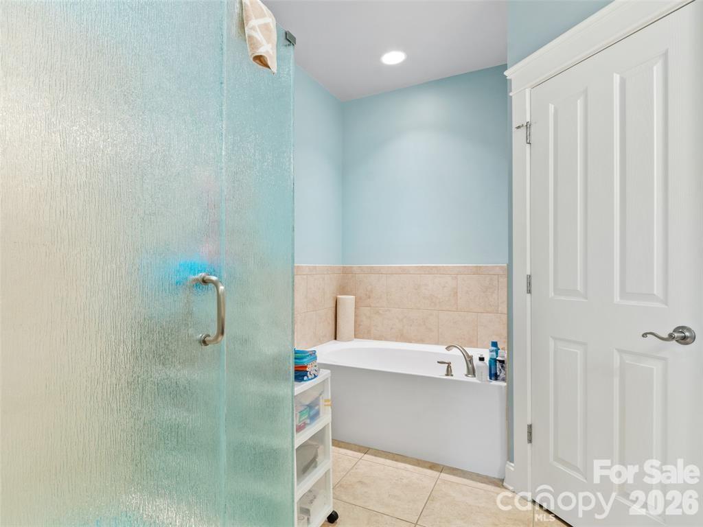 22 S Kaufman Stone Way — Biltmore Lake