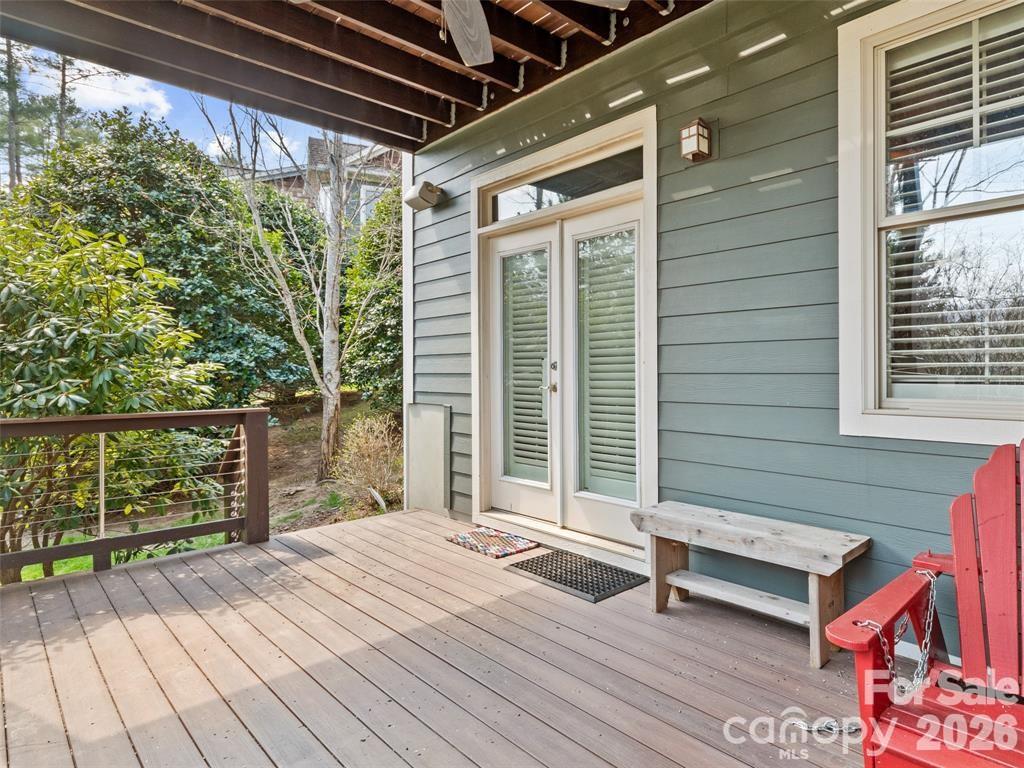 22 S Kaufman Stone Way — Biltmore Lake