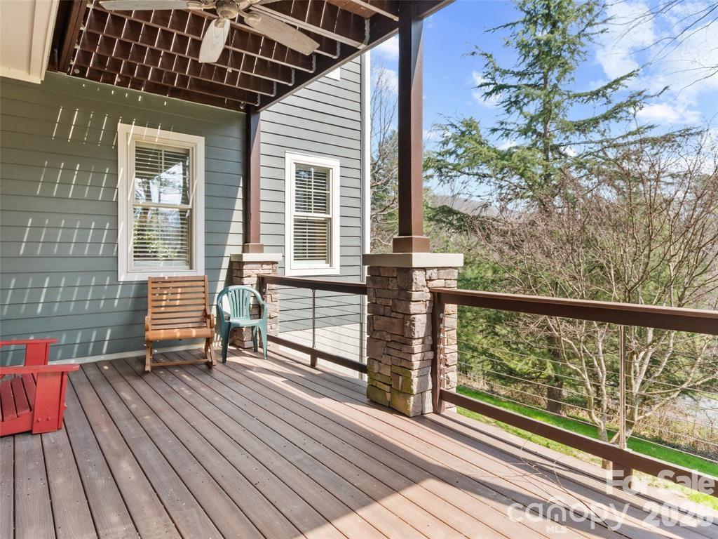 22 S Kaufman Stone Way — Biltmore Lake