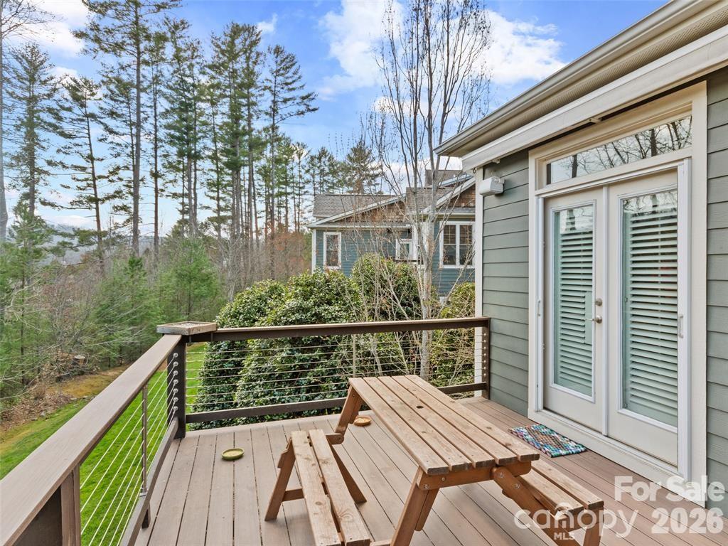 22 S Kaufman Stone Way — Biltmore Lake