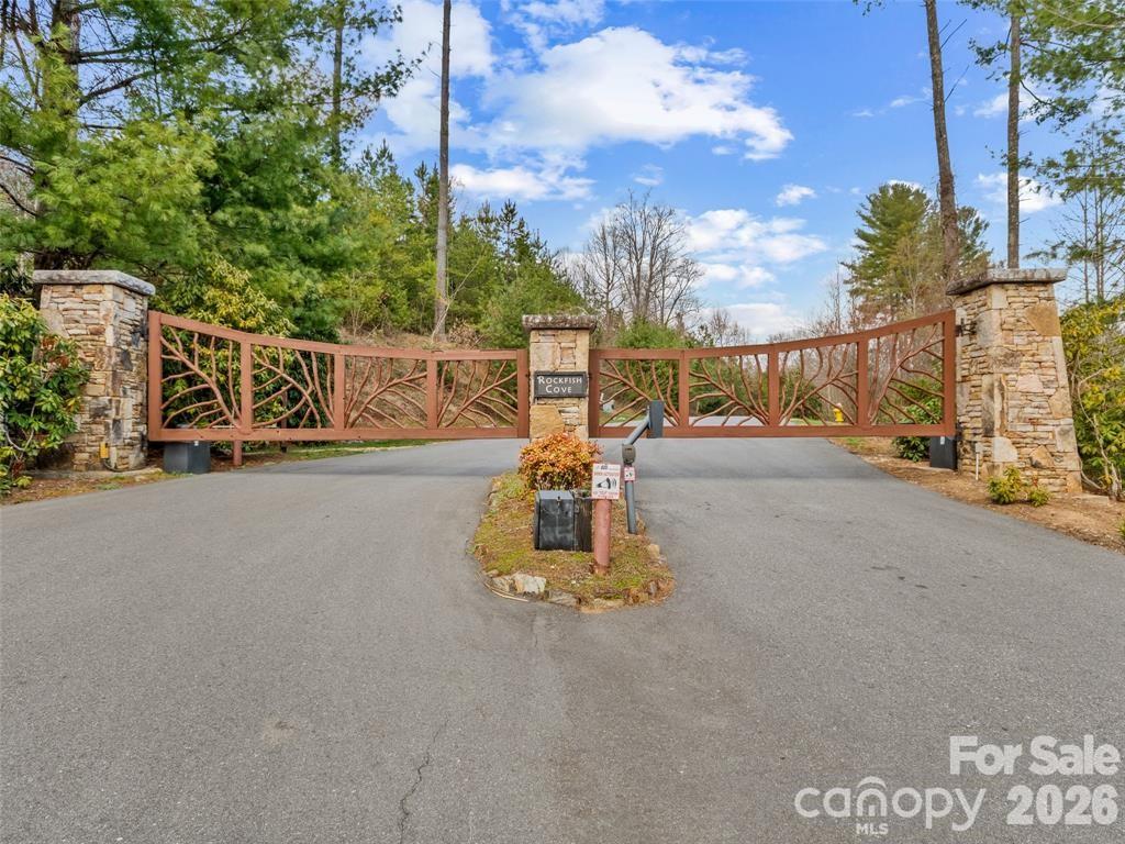 22 S Kaufman Stone Way — Biltmore Lake