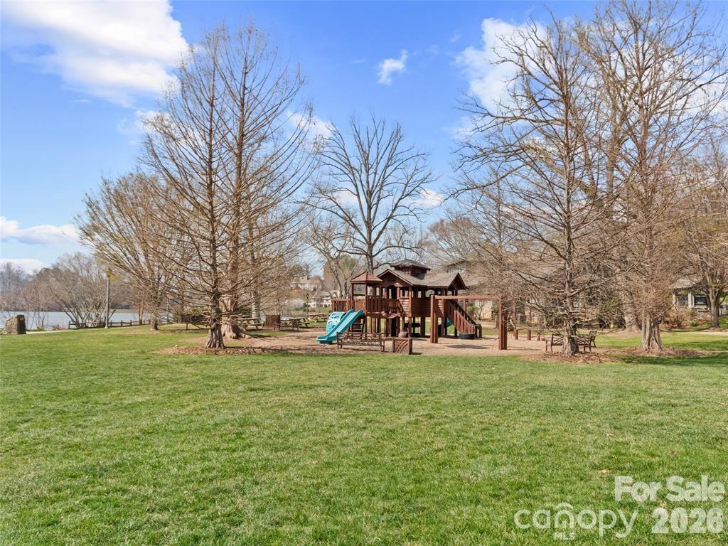 22 S Kaufman Stone Way — Biltmore Lake