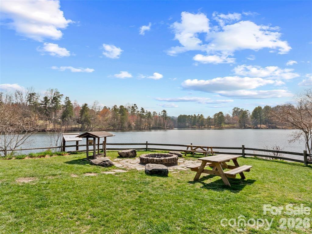22 S Kaufman Stone Way — Biltmore Lake