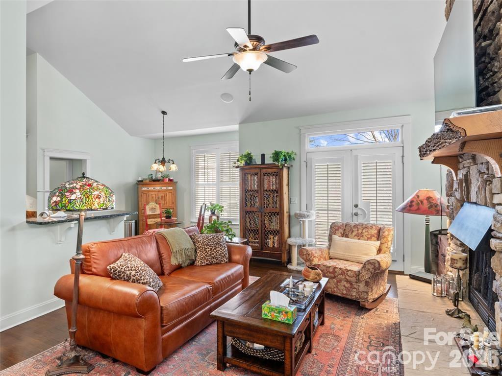 22 S Kaufman Stone Way — Biltmore Lake