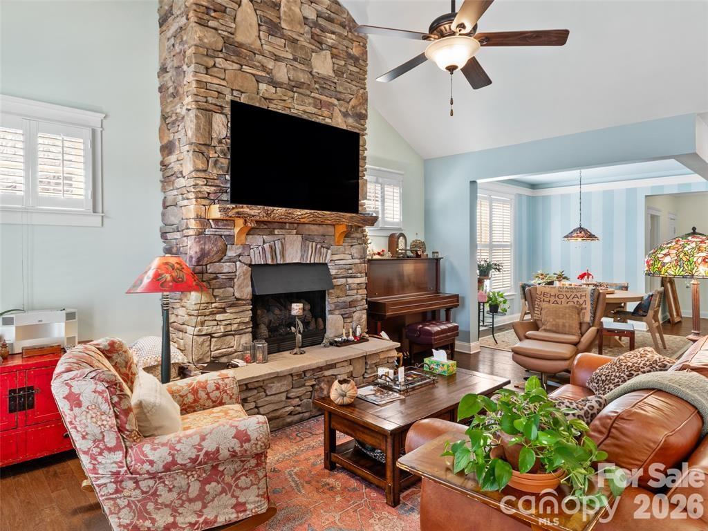 22 S Kaufman Stone Way — Biltmore Lake