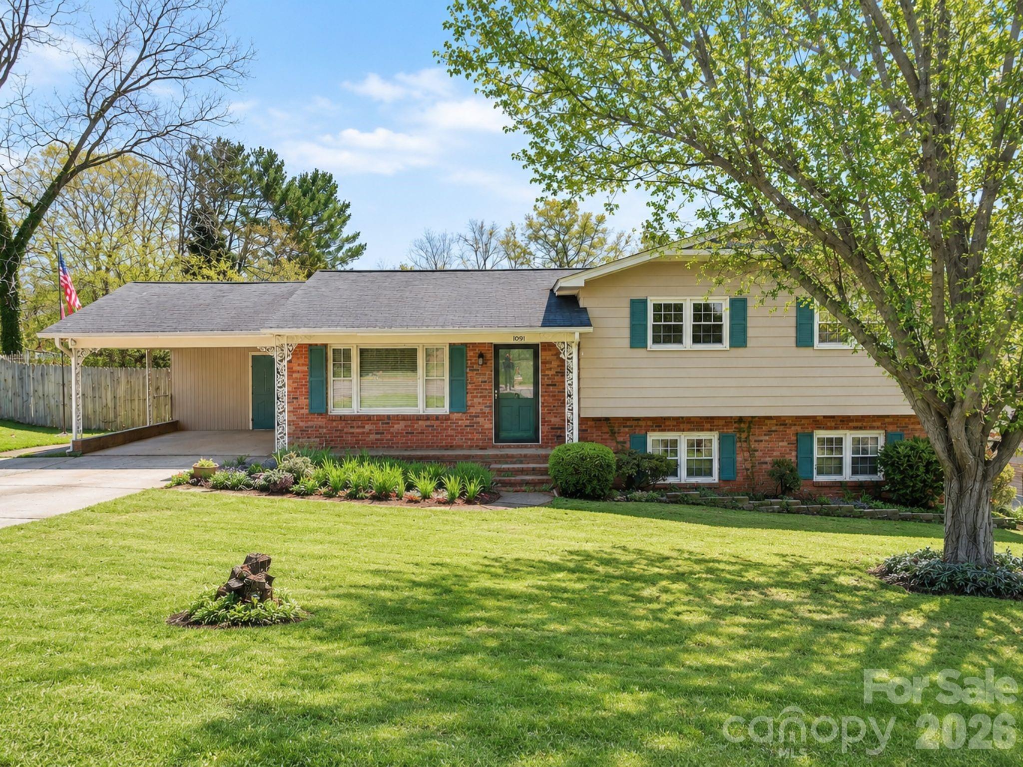 1091 16th Avenue NW — Hickory
