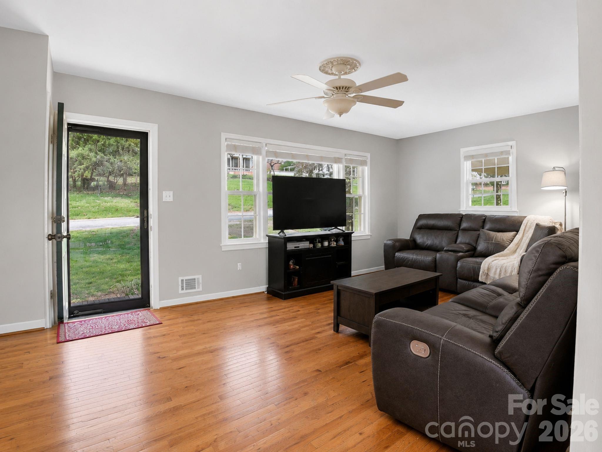 1091 16th Avenue NW — Hickory