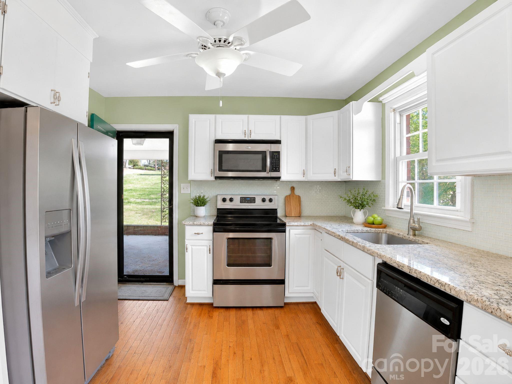 1091 16th Avenue NW — Hickory