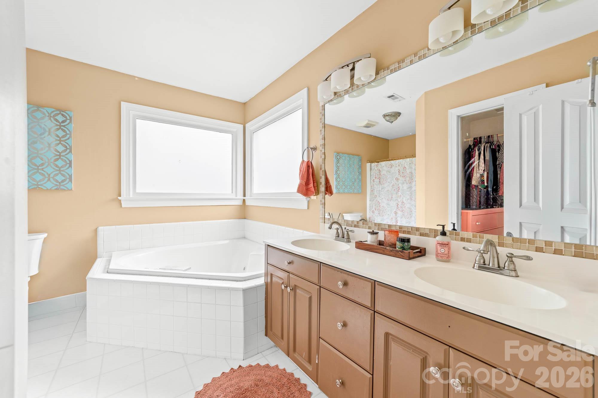 9907 Davis Lake Parkway — Charlotte
