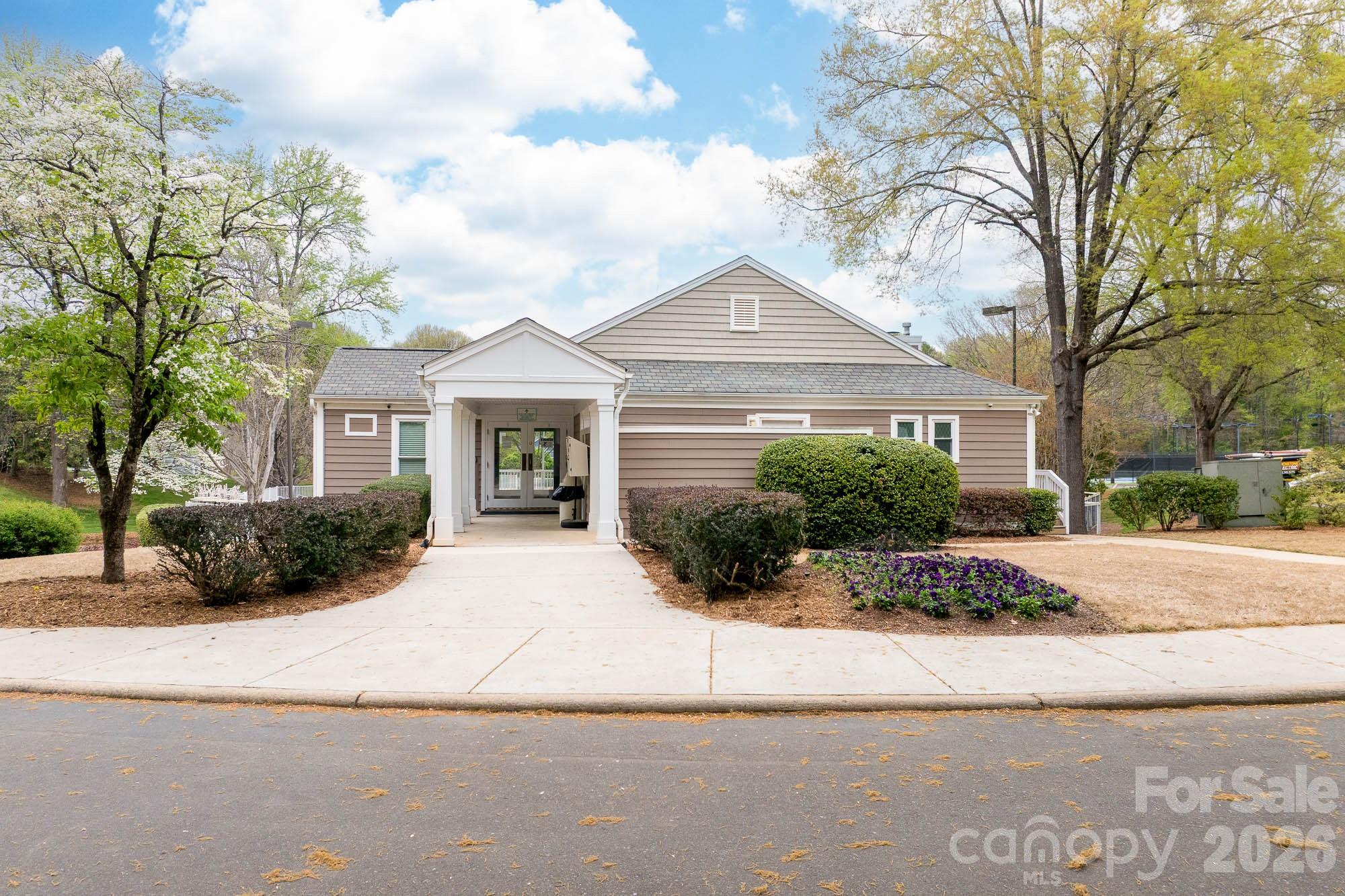 9907 Davis Lake Parkway — Charlotte