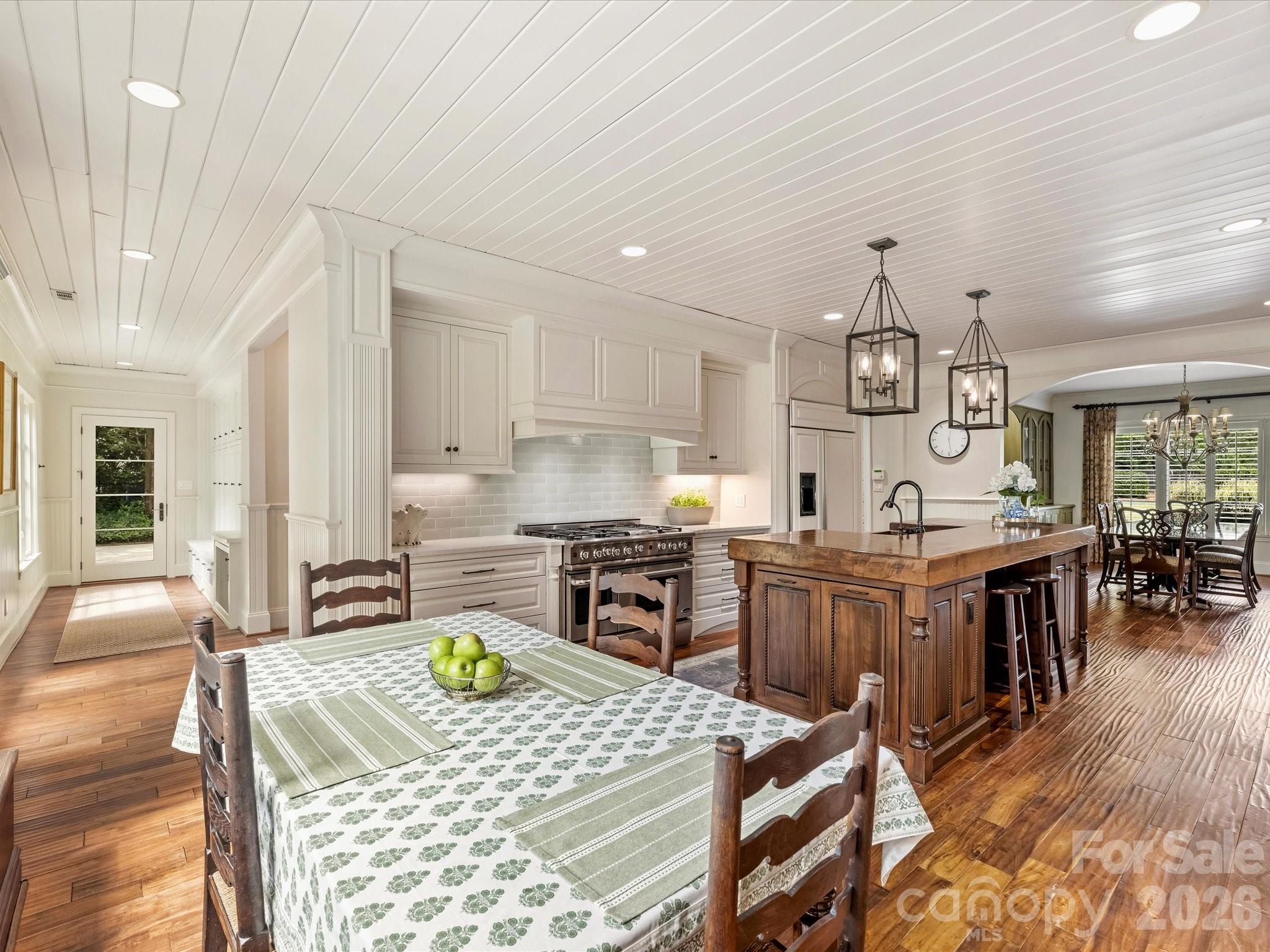 4330 Carmel Valley Road — Charlotte