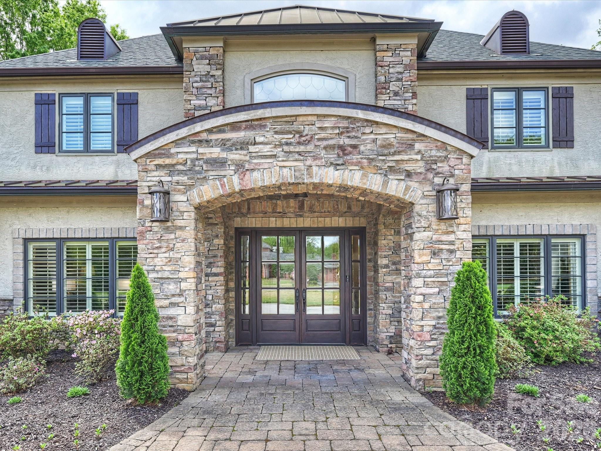 4330 Carmel Valley Road — Charlotte