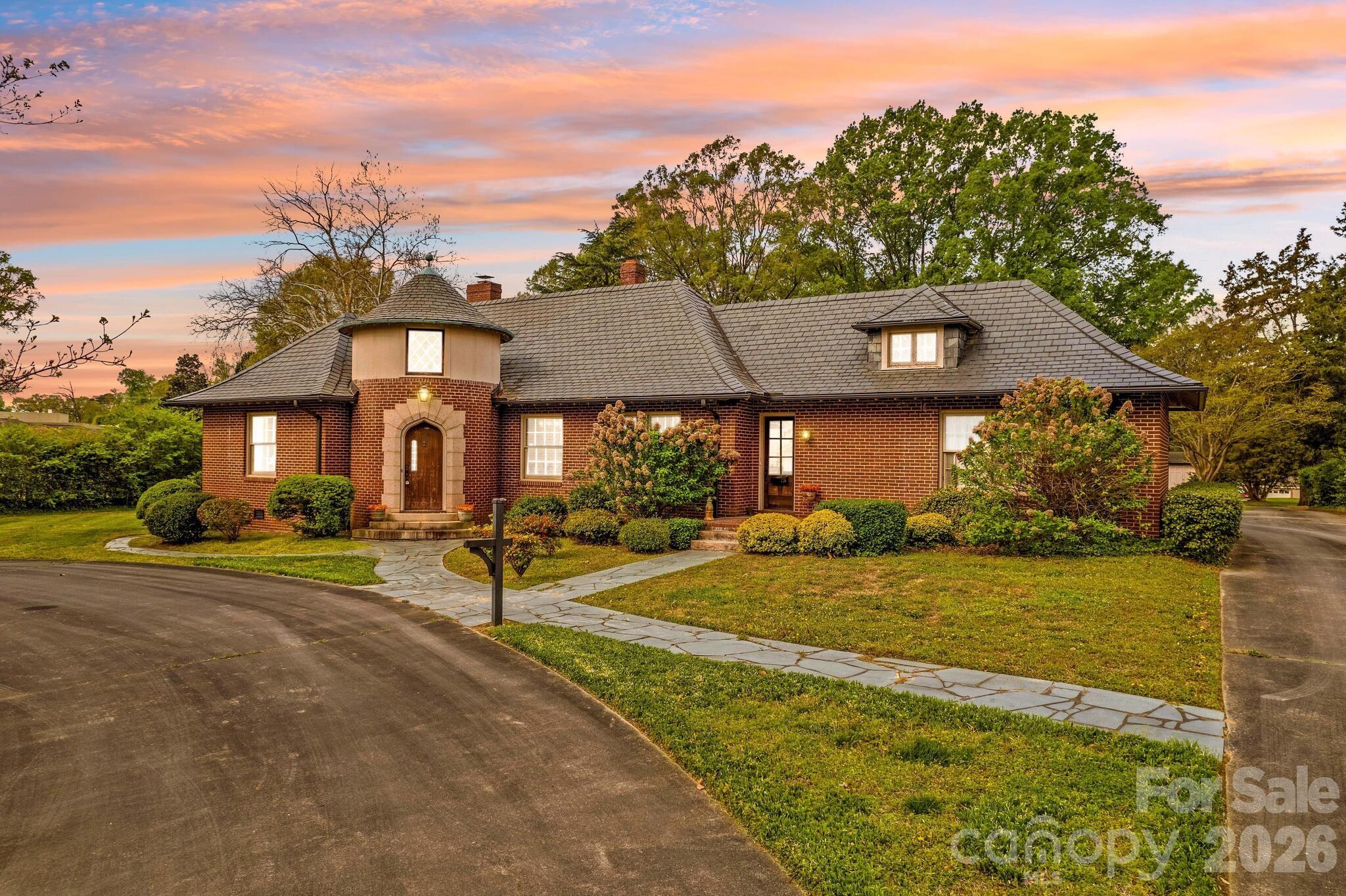 725 Mocksville Avenue — Salisbury