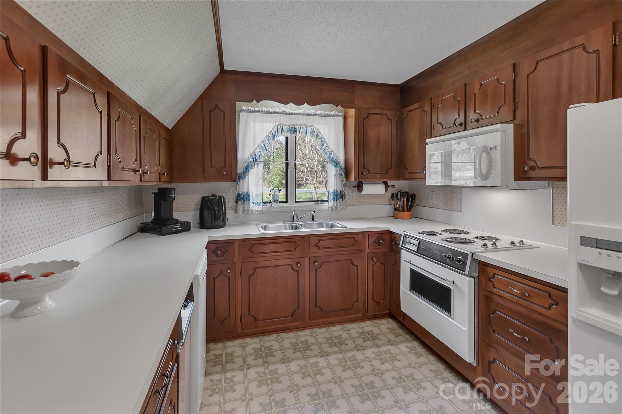 2912 Waterside Drive — Shelby
