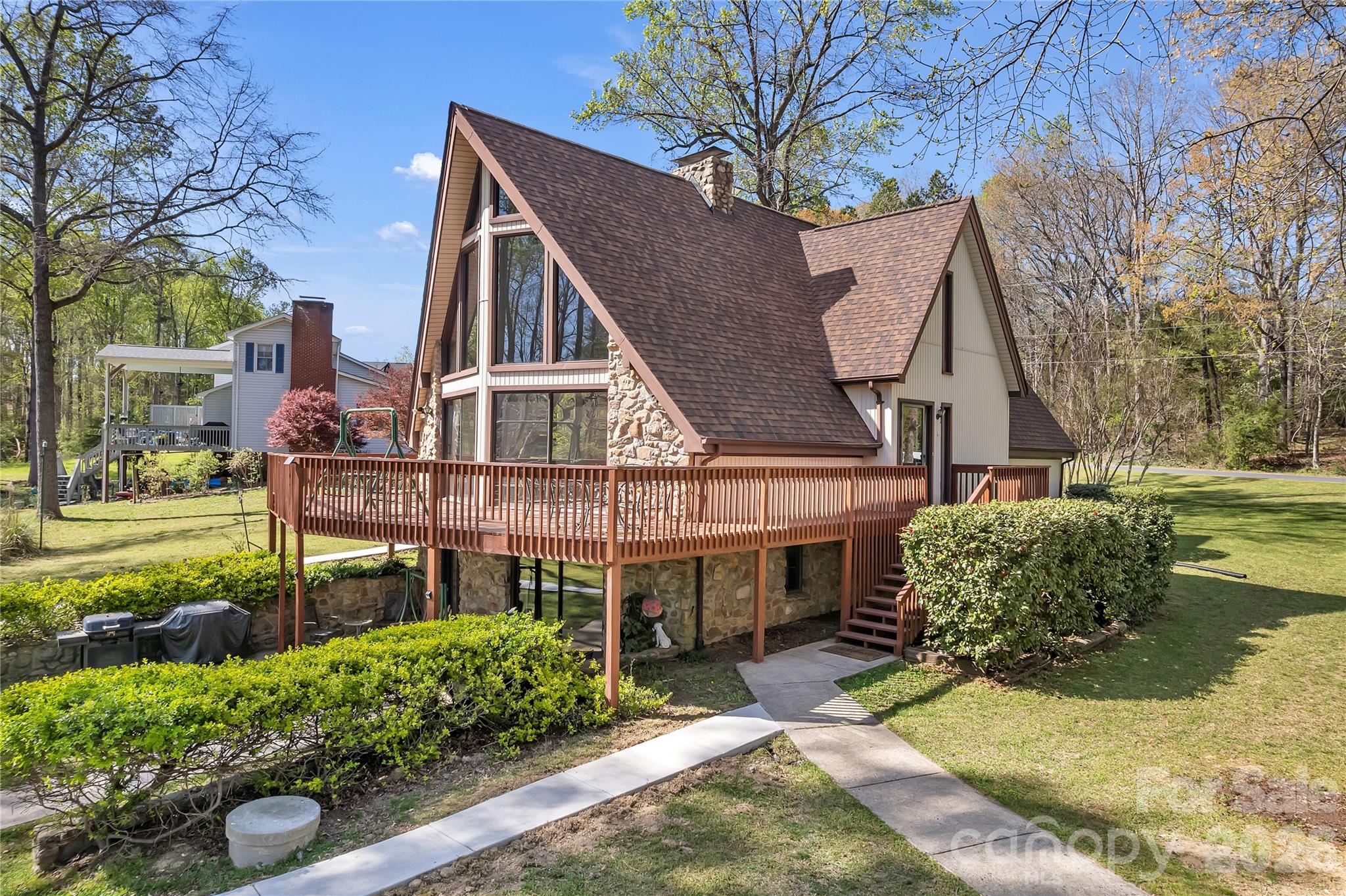 2912 Waterside Drive — Shelby