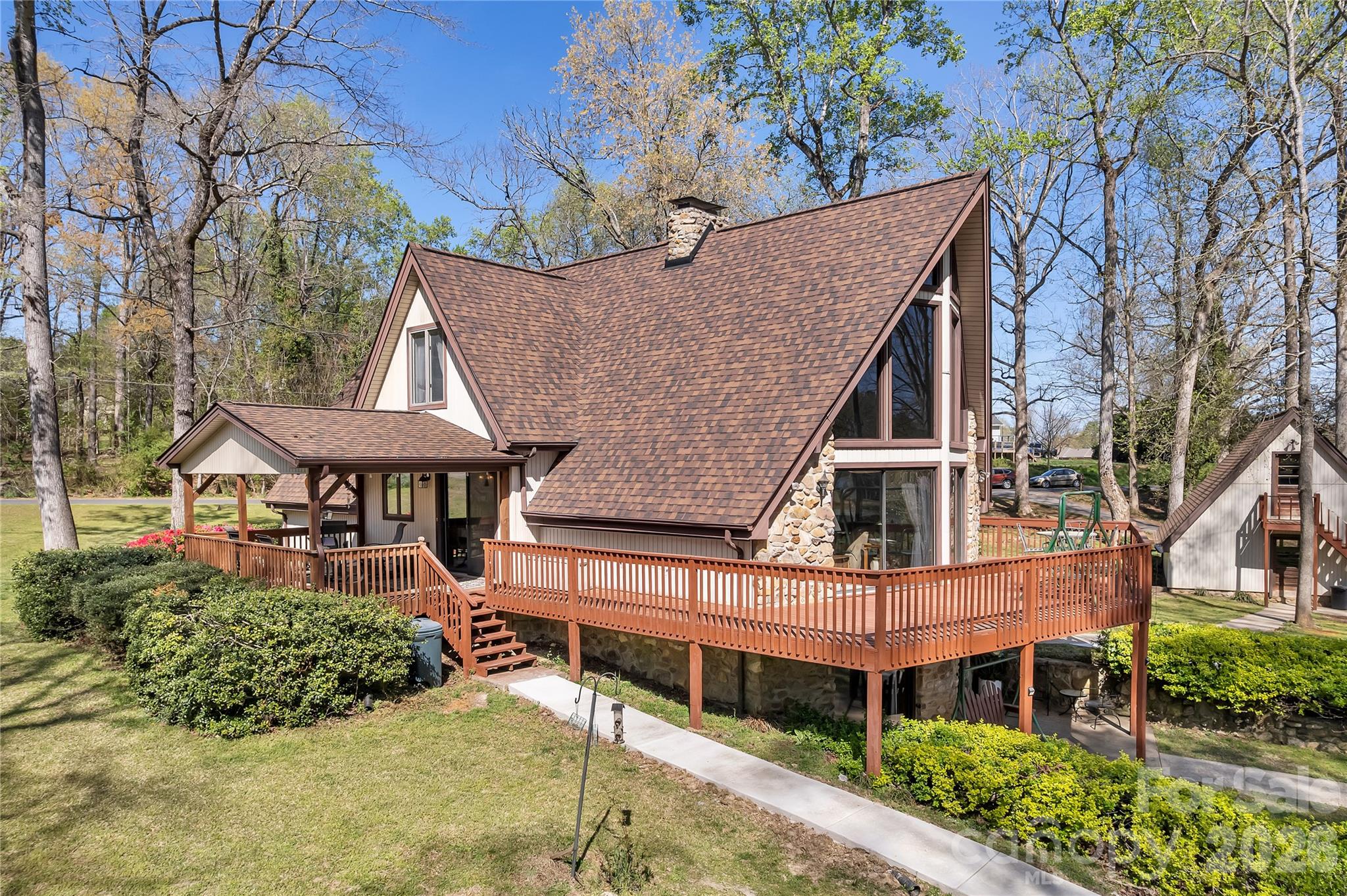2912 Waterside Drive — Shelby