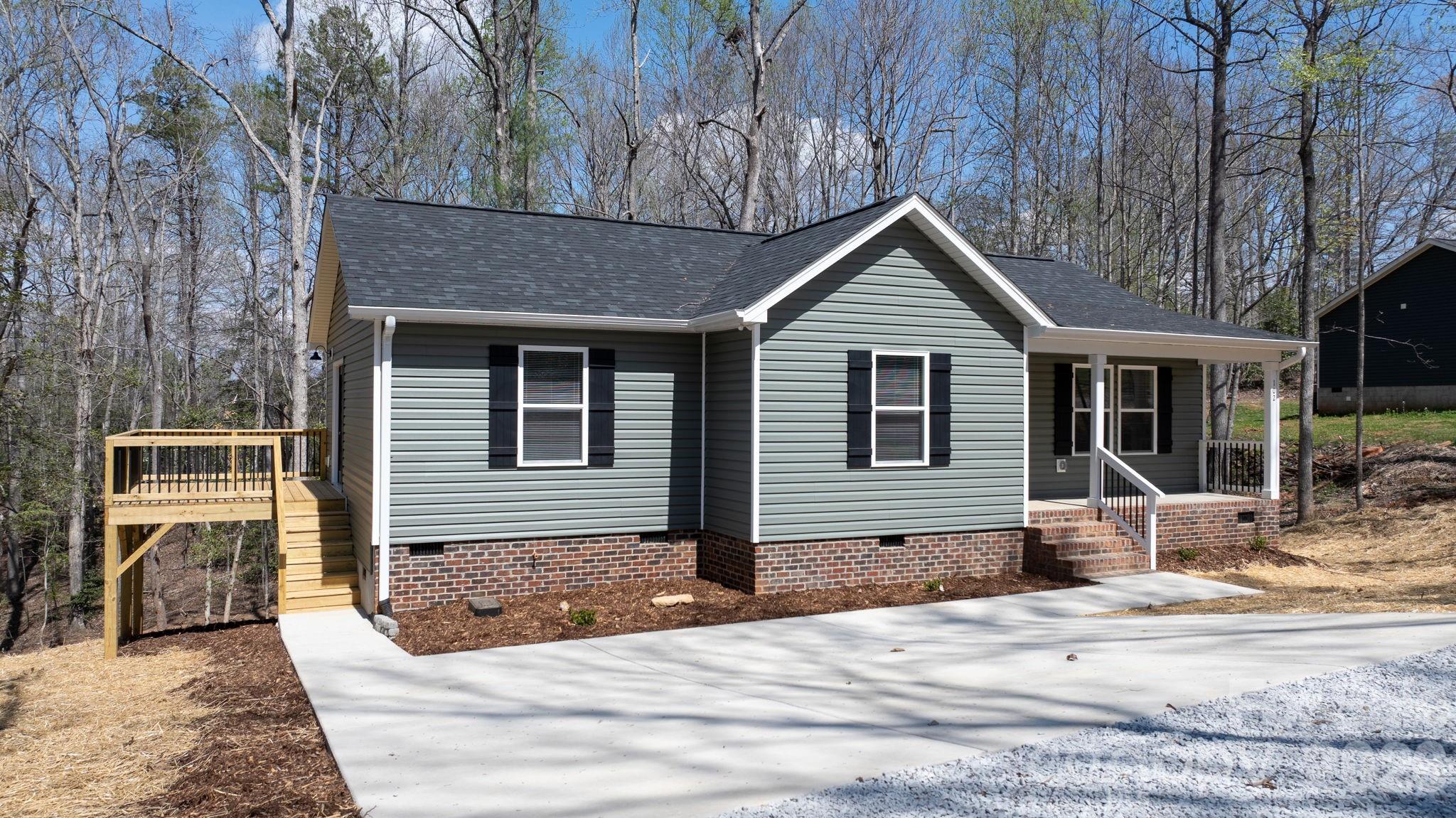 102 Kitchings Drive — Valdese