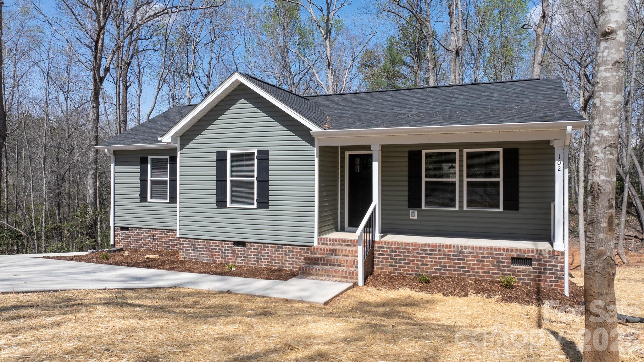 102 Kitchings Drive — Valdese