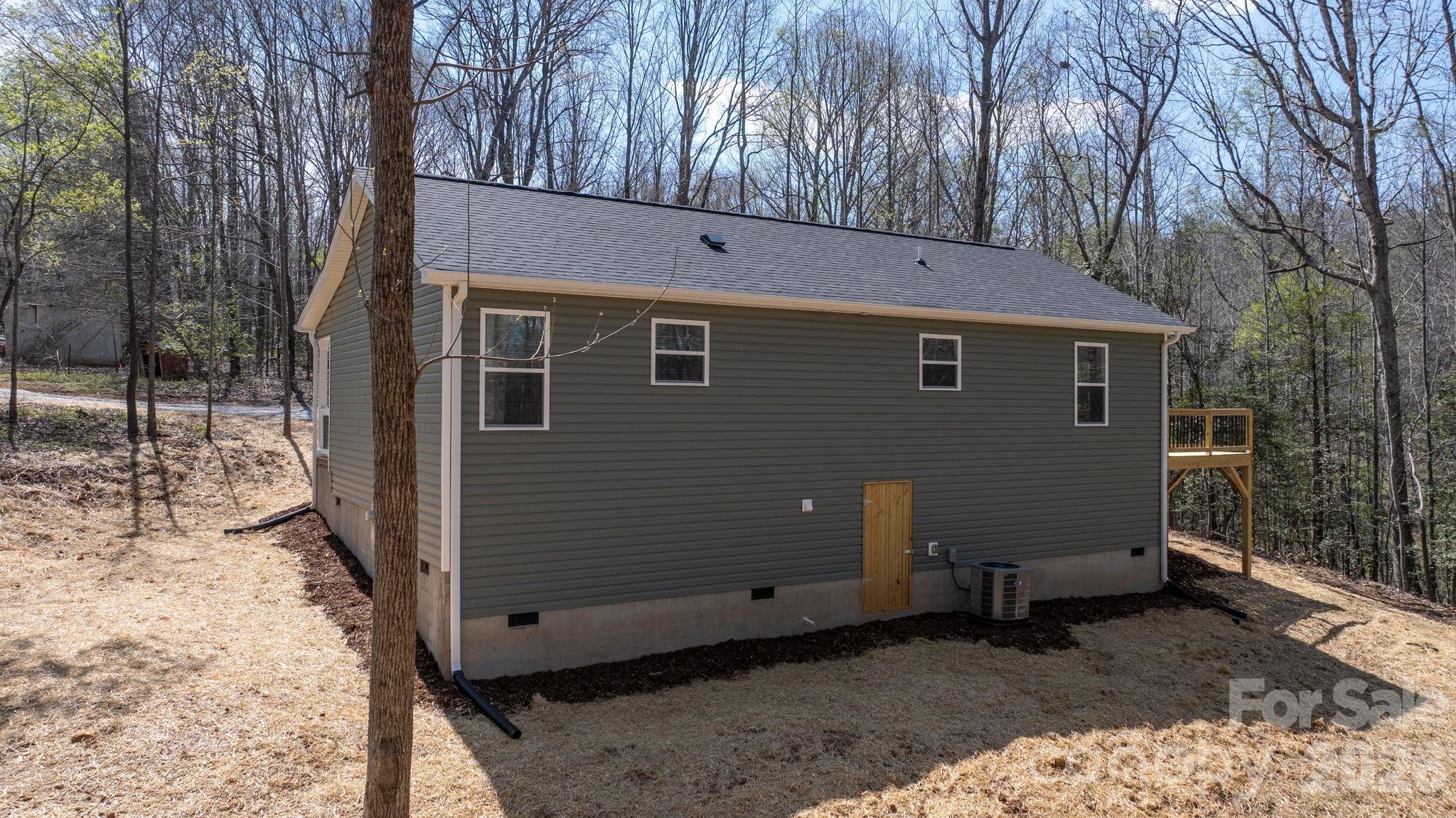 102 Kitchings Drive — Valdese
