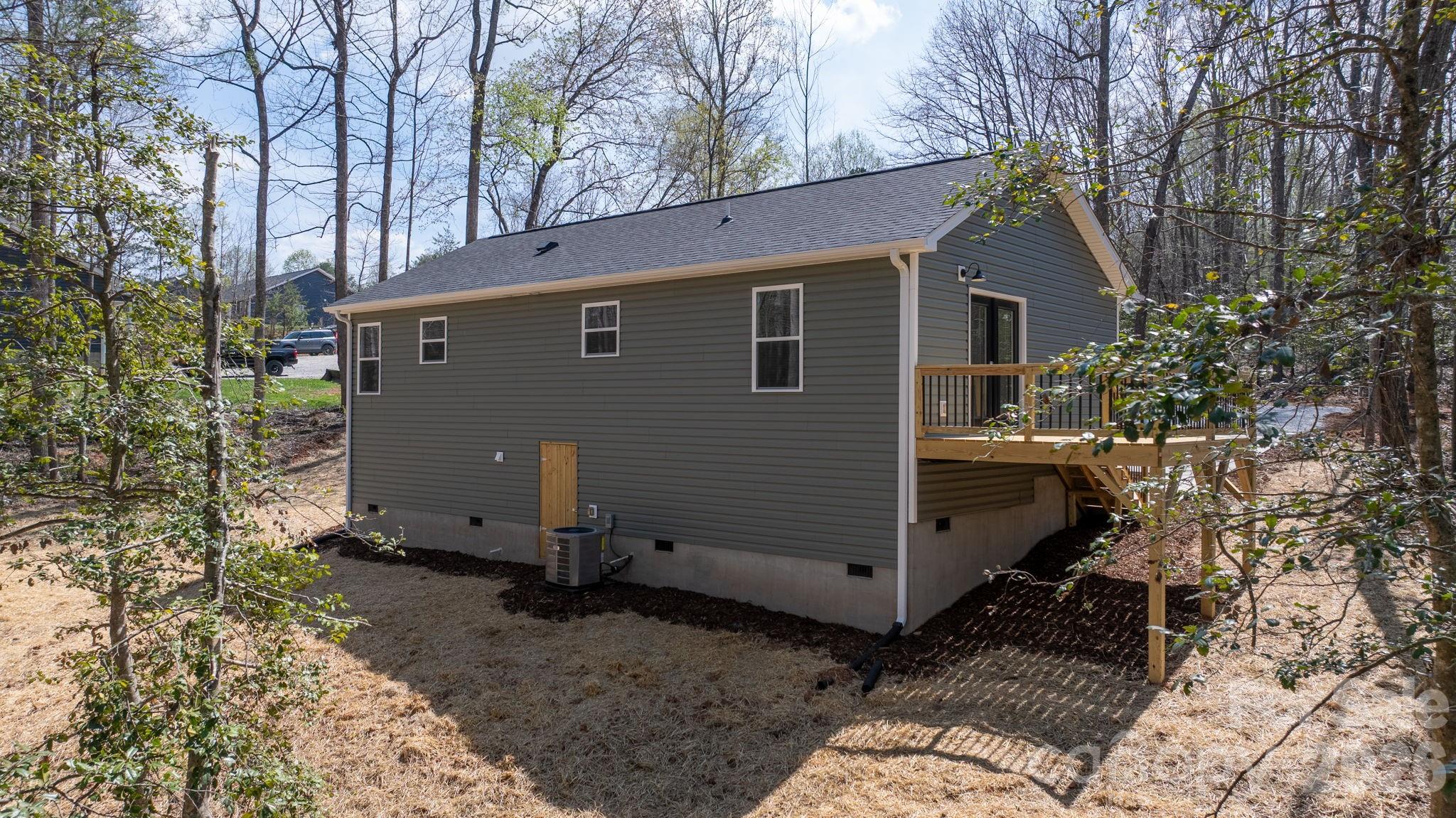 102 Kitchings Drive — Valdese