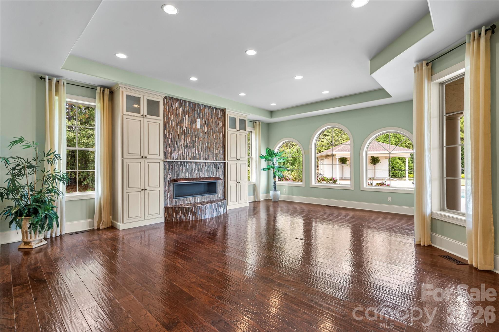 220 Fincher Road — Pauline