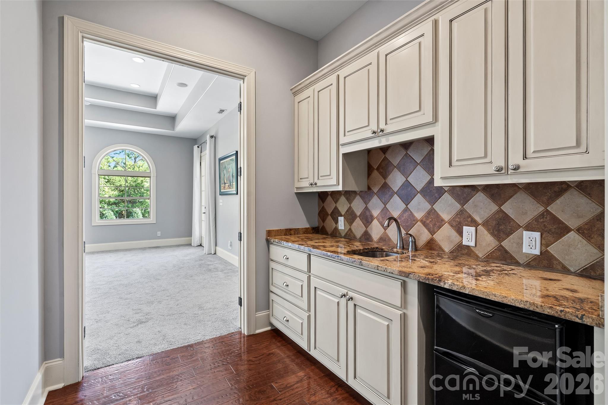 220 Fincher Road — Pauline