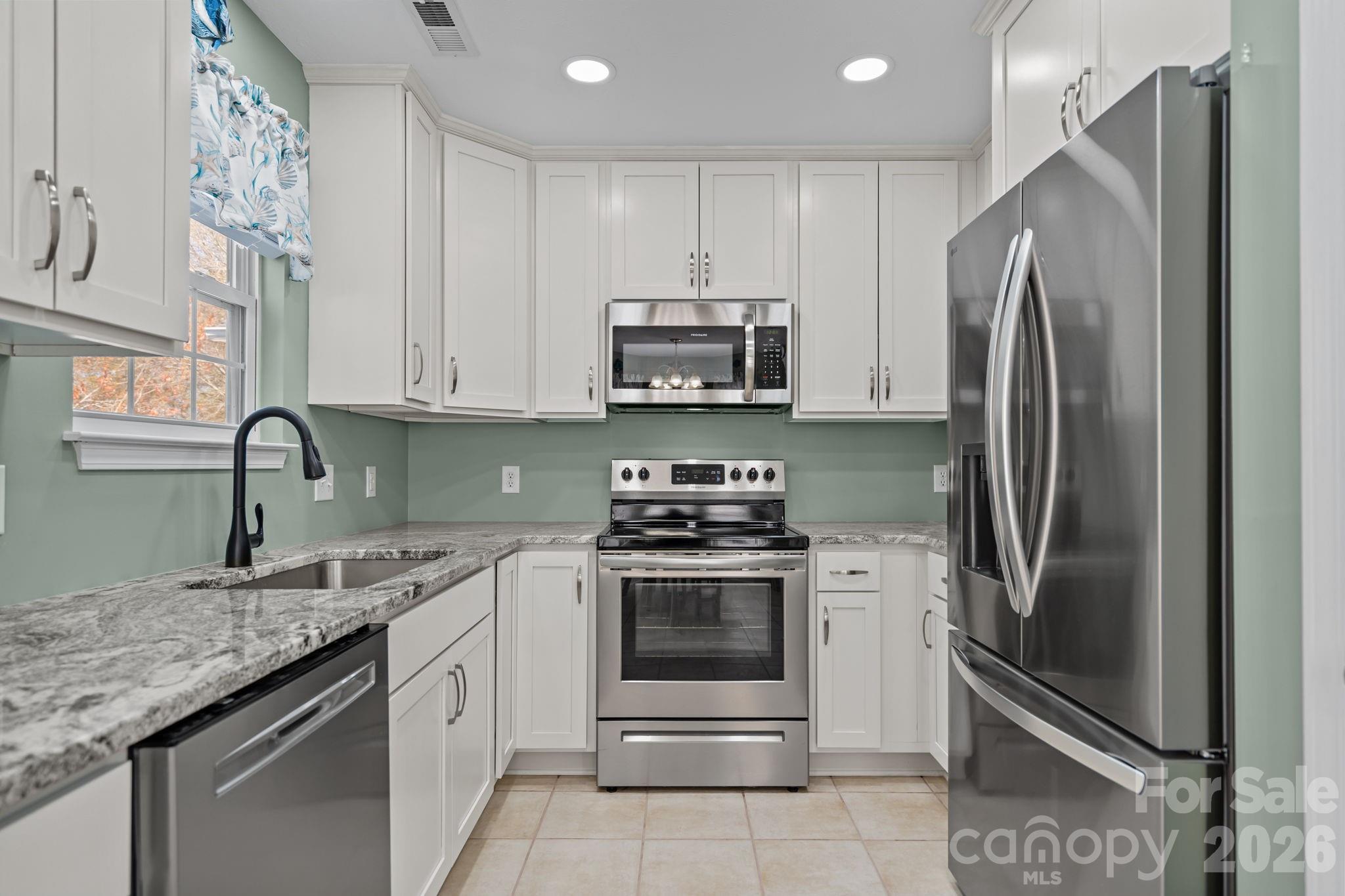 137 NE 4th Street — Oak Island