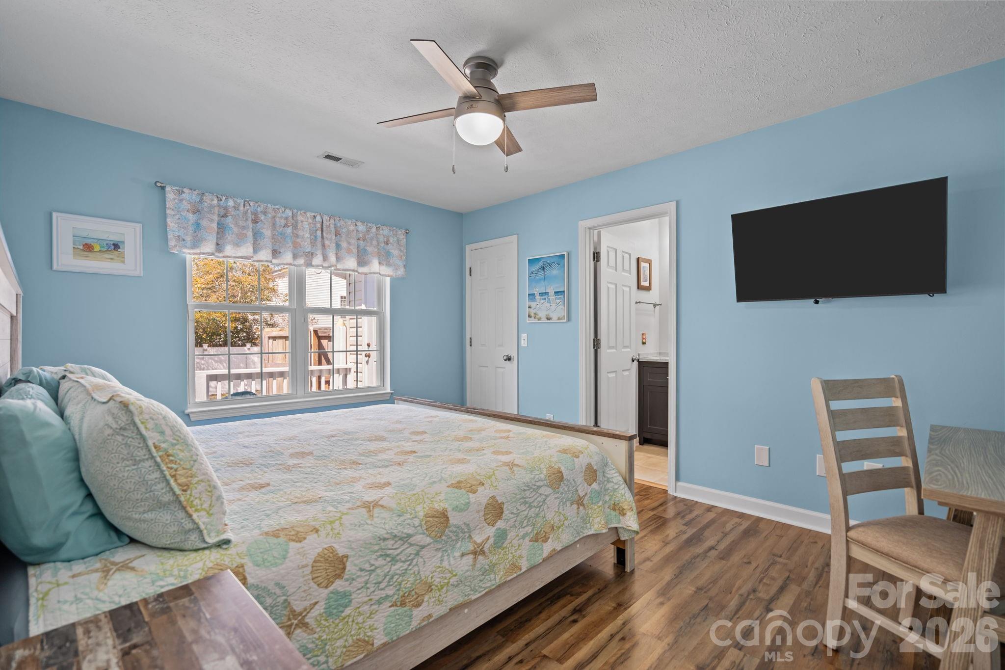 137 NE 4th Street — Oak Island